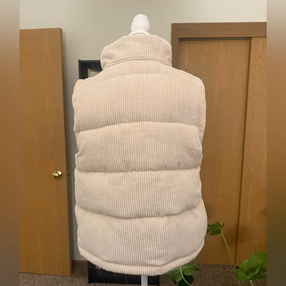 Bagatelle Collection Chic Off-White Corduroy Women's Puffer Vest - Picture 4 of 6